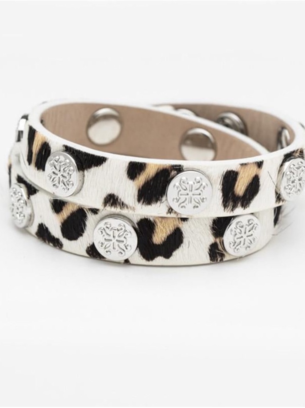 Rustic Cuff Meagen Calfskin
Double Wrap Bracelet
